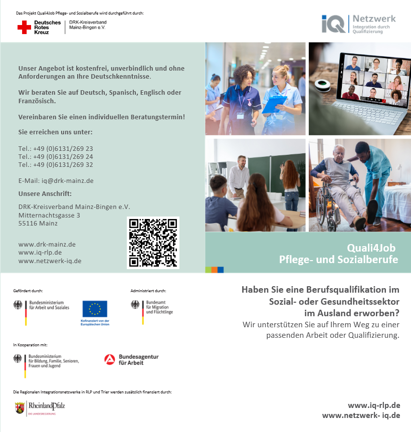Vorder- und Rückseite eines Flyers. Auf der Vorderseite befindet sich unter dem Logo des IQ-Förderprogrammes ein quadratischer Bereich bestehend aus vier gleich großen Bildern. Das Bild oben links zeigt zwei weibliche medizinische Fachkräfte in blauer Klinikkleidung in einem Krankenhausflur, die anscheinend über ein Dokument diskutieren, welches eine der beiden Frauen auf einem Klemmbrett in der Hand hält. Auf dem Bild oben rechts zu sehen ist ein aufgeklapptes Notebook, auf dessen Bildschirm offenbar eine laufende Videokonferenz angezeigt wird. In den 3x3 Bildschirmkacheln sind augenscheinlich medizinische Fachpersonen in blauer, roter und weißer medizinischer Funktionskleidung zu sehen. Das Bild unten rechts zeigt eine Szene aus einem Klassenraum. Man sieht zwei Schülerinnen und einen Schüler von hinten. Eine der Schülerinnen steht an der Tafel und schreibt dort mit Kreide. Versetzt neben ihr steht eine männliche Person, die einen Lehrer darstellen soll, halb der Kamera zugewandt und lächelt. Im Bild rechts unten sieht man eine Szene aus einem Pflegeheim. Ein männlicher Senior sitzt im Rollstuhl und erhält Unterstützung eines männlichen Betreuers mit dunkler Hautfarbe und in hellblauer Funktionskleidung. Unter den Bildern befindet sich der Projekttitel "Quali4Job Pflege- und Sozialberufe" und weitere Informationen zum Inhalt des Flyers. Auf der Rückseite befinden sich Informationen zu den Verantwortlichen des IQ-Netzwerks in Rheinland-Pfalz, Förderlogos des Bundesprogramms und Kontaktinformationen zum Projektträger, dem DRK in Mainz-Bingen.